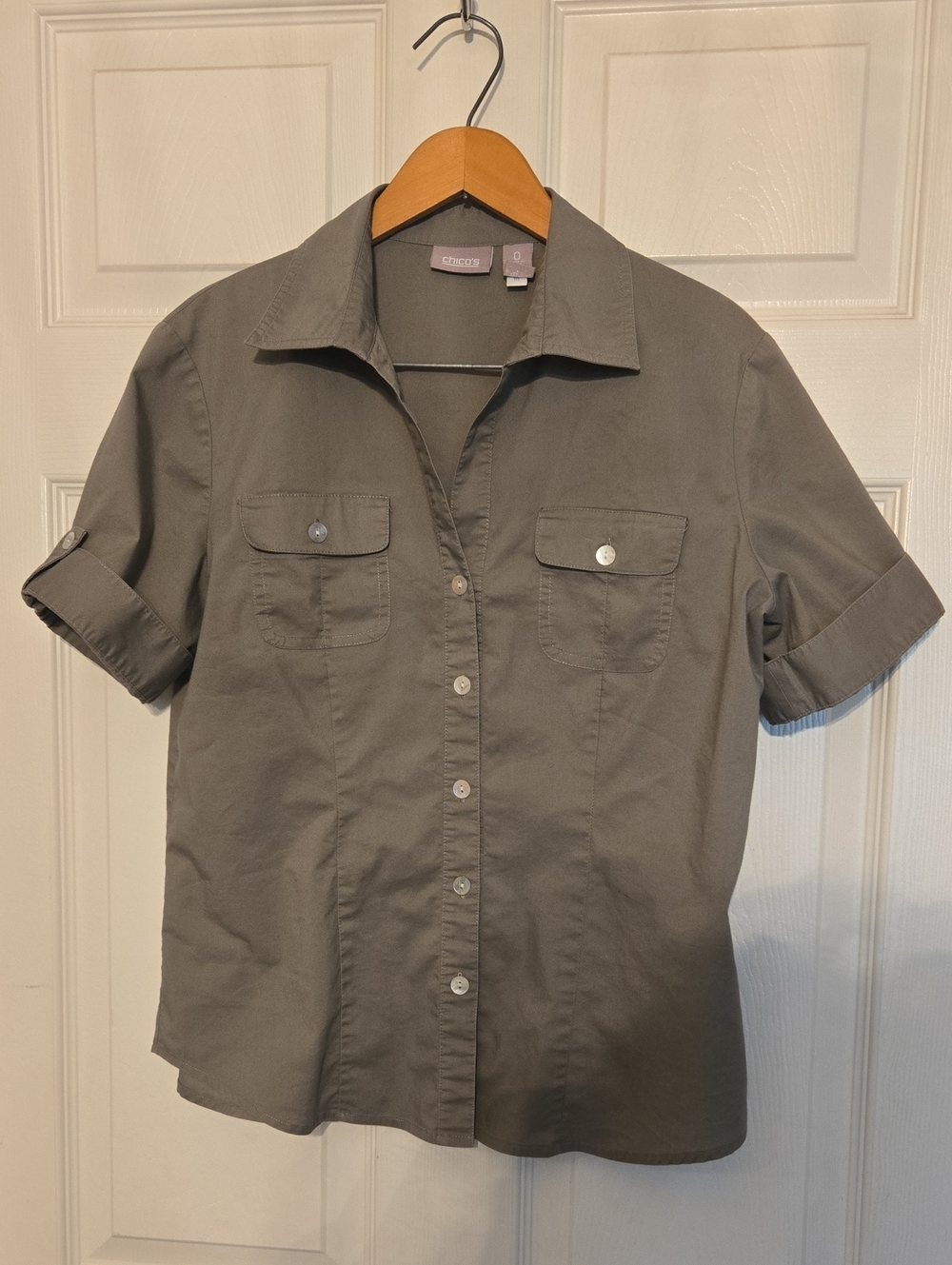 Chicos Short-Sleeve Button-Down Camp Shirt in Gray